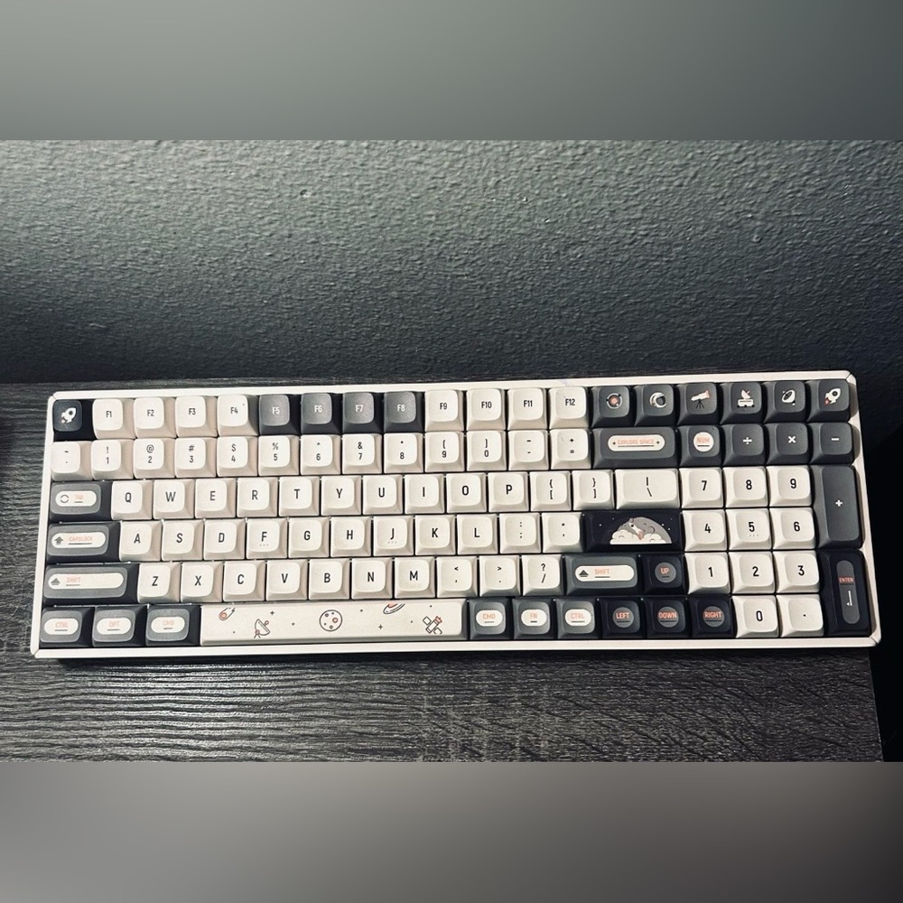 IQUNIX F97 Hitchhiker Wireless Gaming Hybrid Mechanical Collectors Keyboard